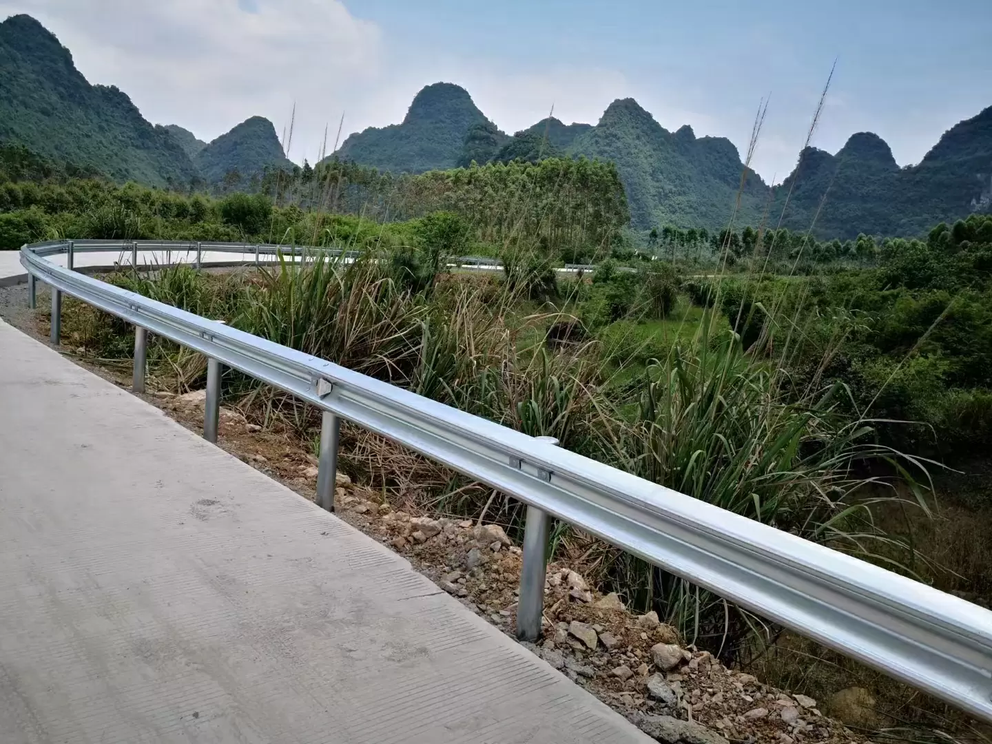 Road Protective Guard Rail