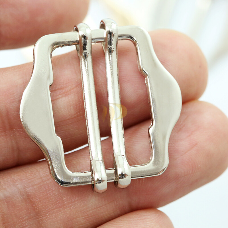 Điều chỉnh nút áo vest