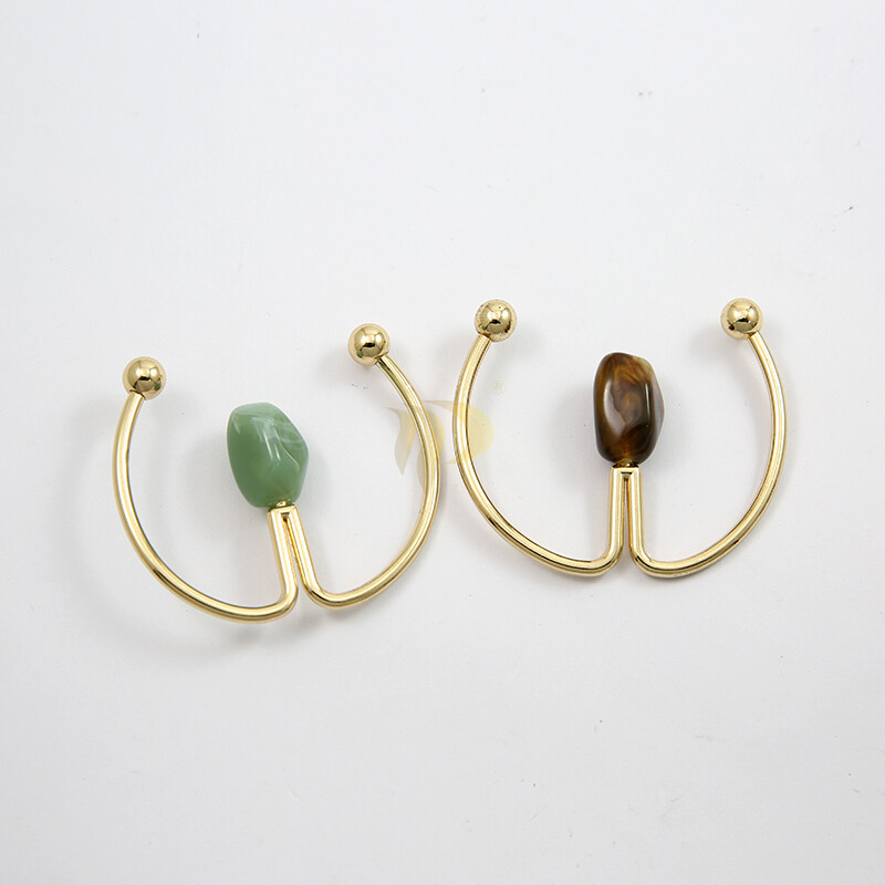 مشبك معدني لملابس السباحة على شكل ثوب سباحة