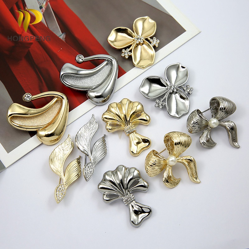 Broche decorativa com fecho