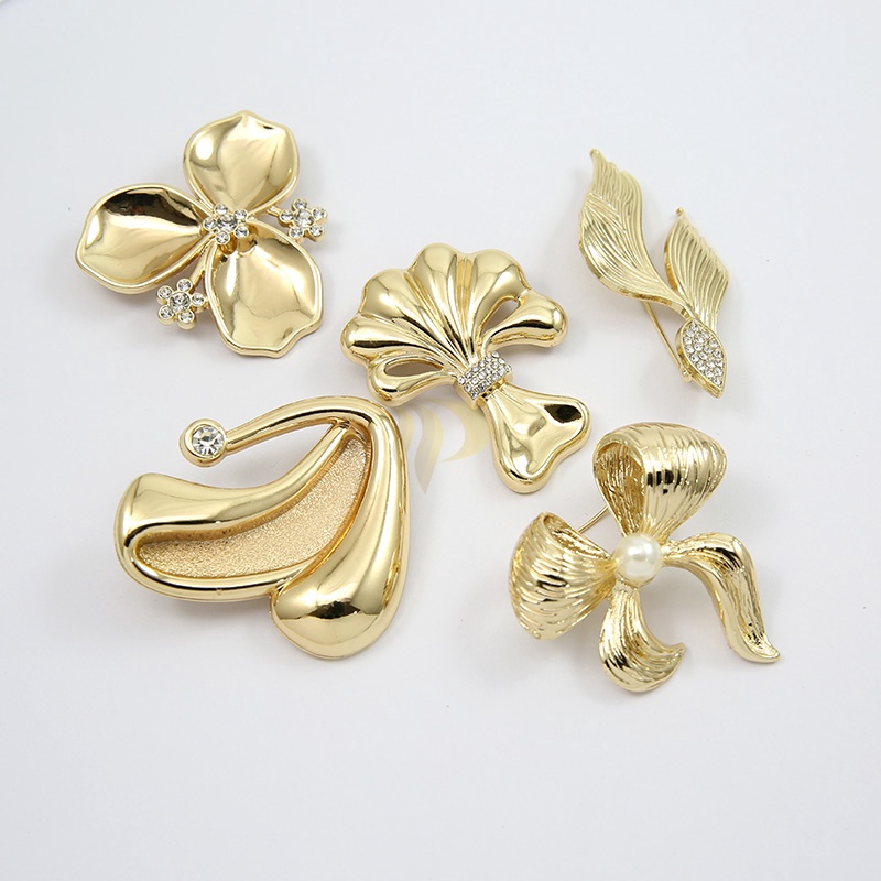 Broche decorativa com fecho