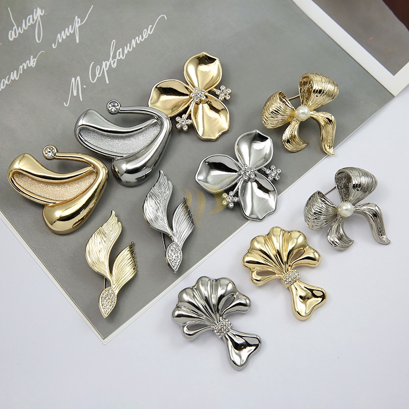 Broche decorativa com fecho