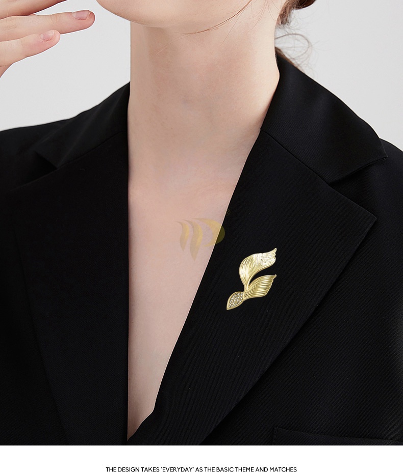 Broche decorativa com fecho