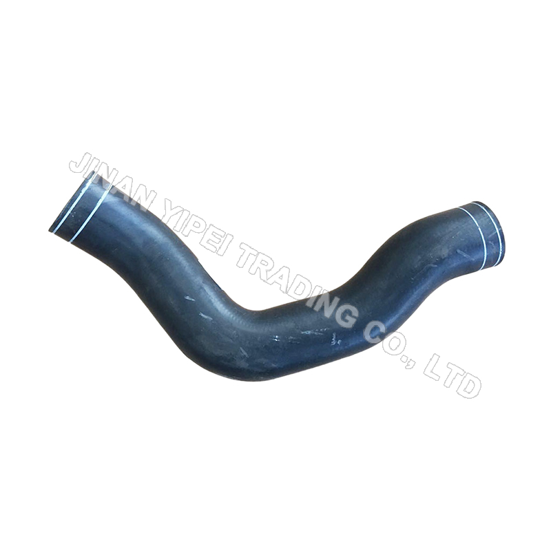 Шланг подачи воды в радиатор