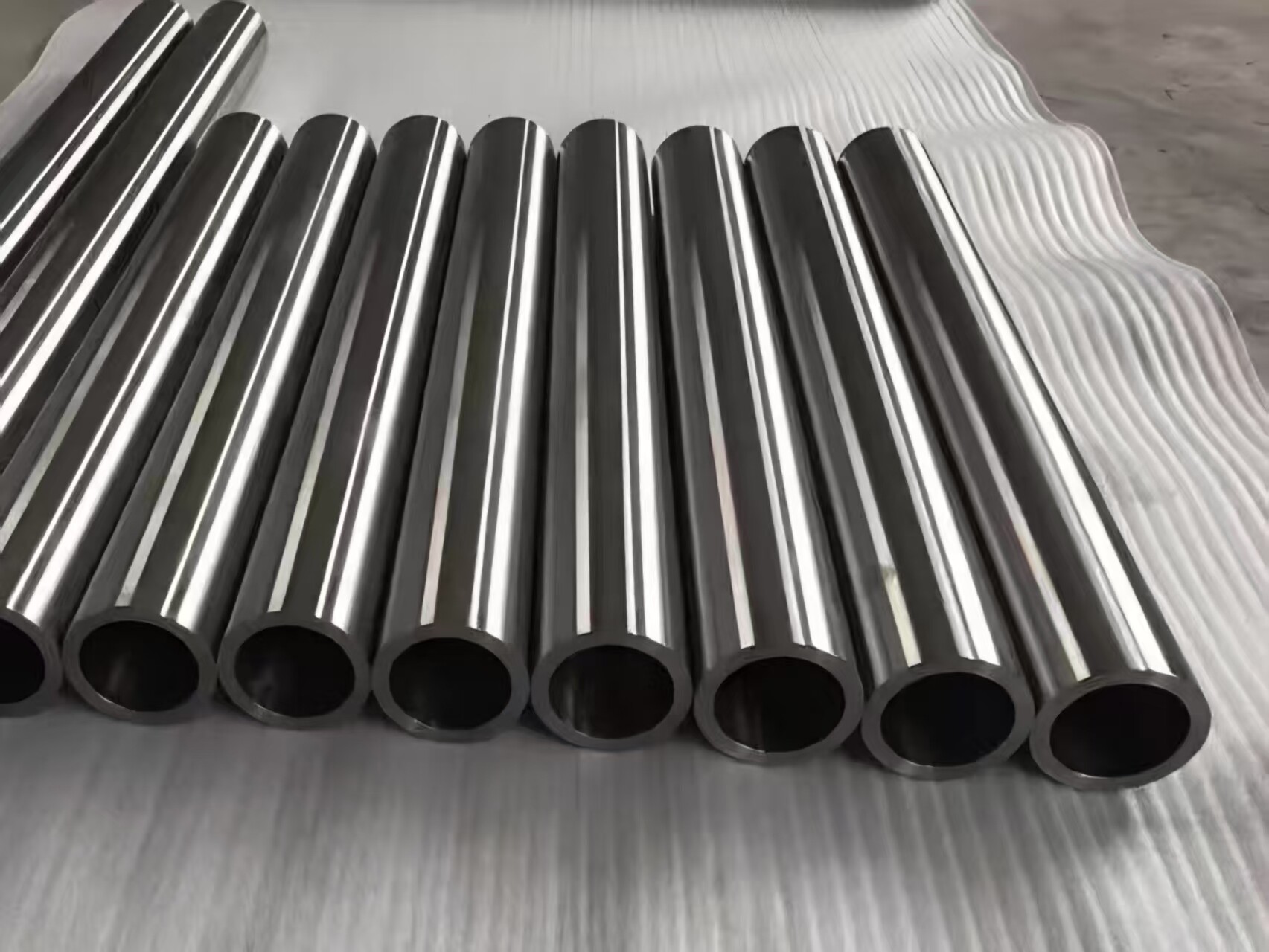 Titanium pipe / tube