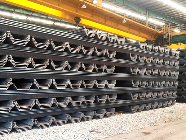 أكوام الصفائح الفولاذية