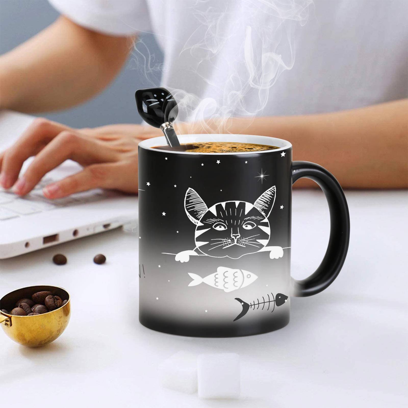 Eat Fish-Cat，animal Color Changing Mug Magic Mug.
