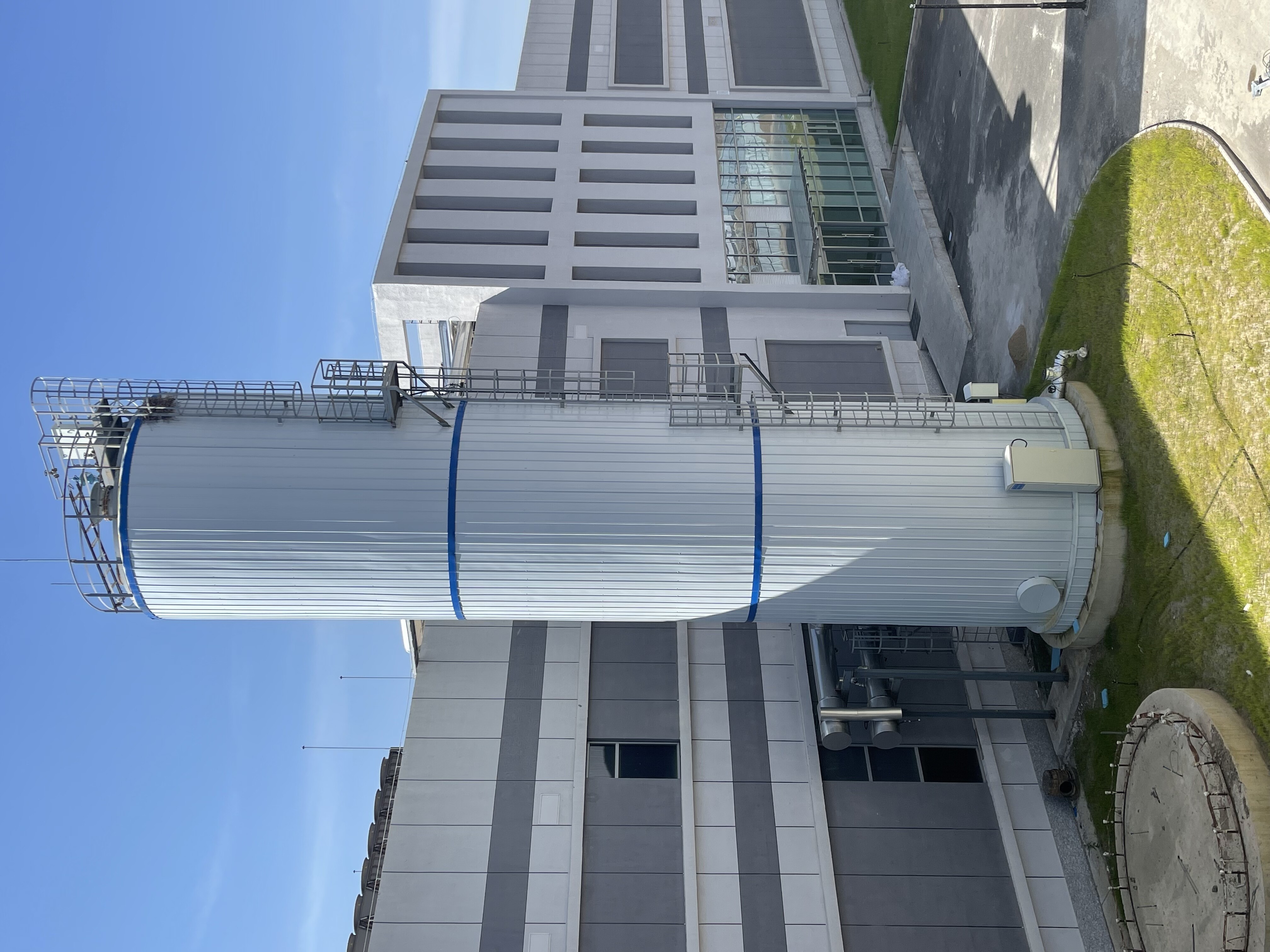 Vertical vs Horizontal Cold Storage Tank: Design, Cost & Space Comparison