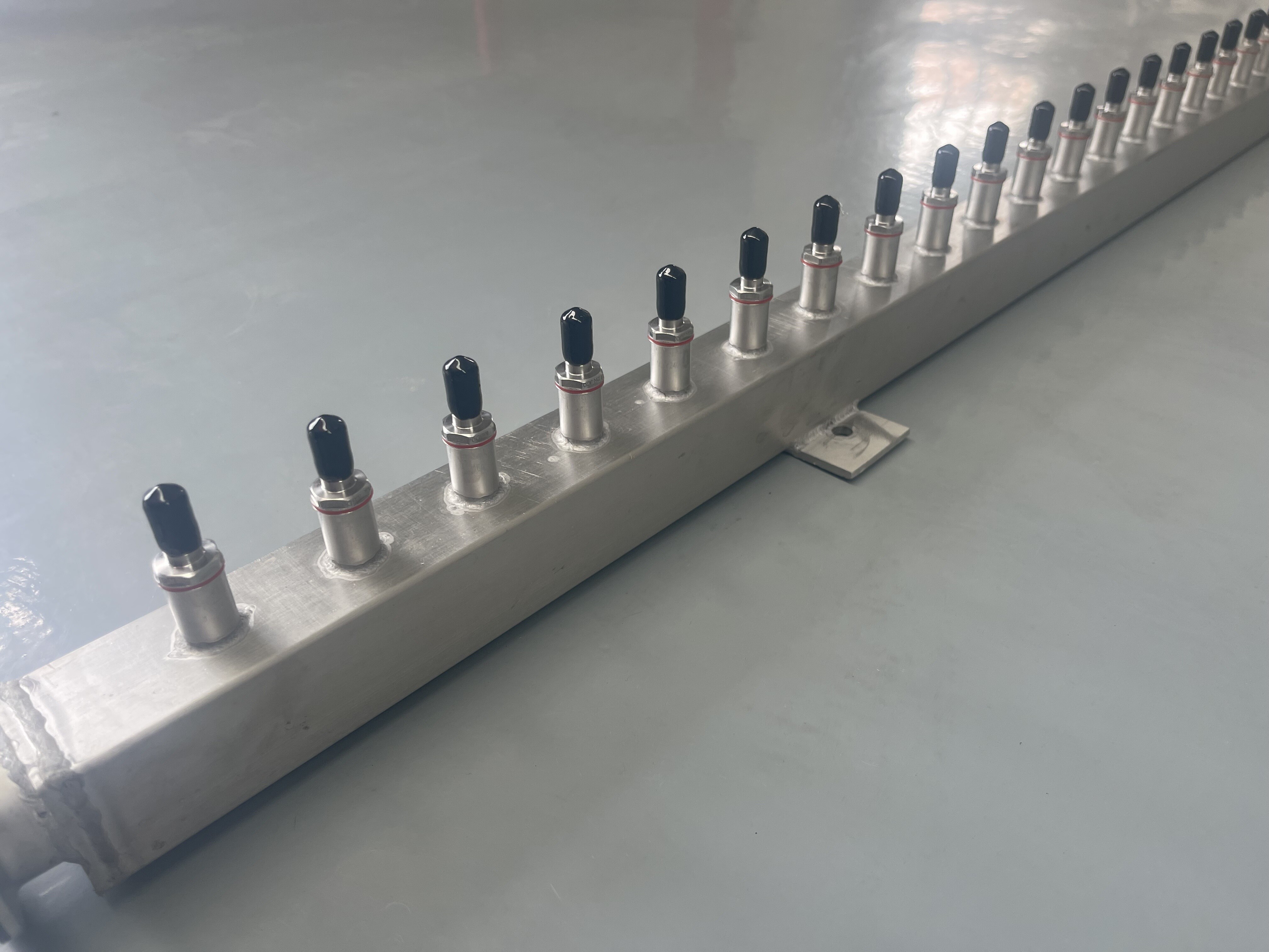 Liquid-Cooled Manifold