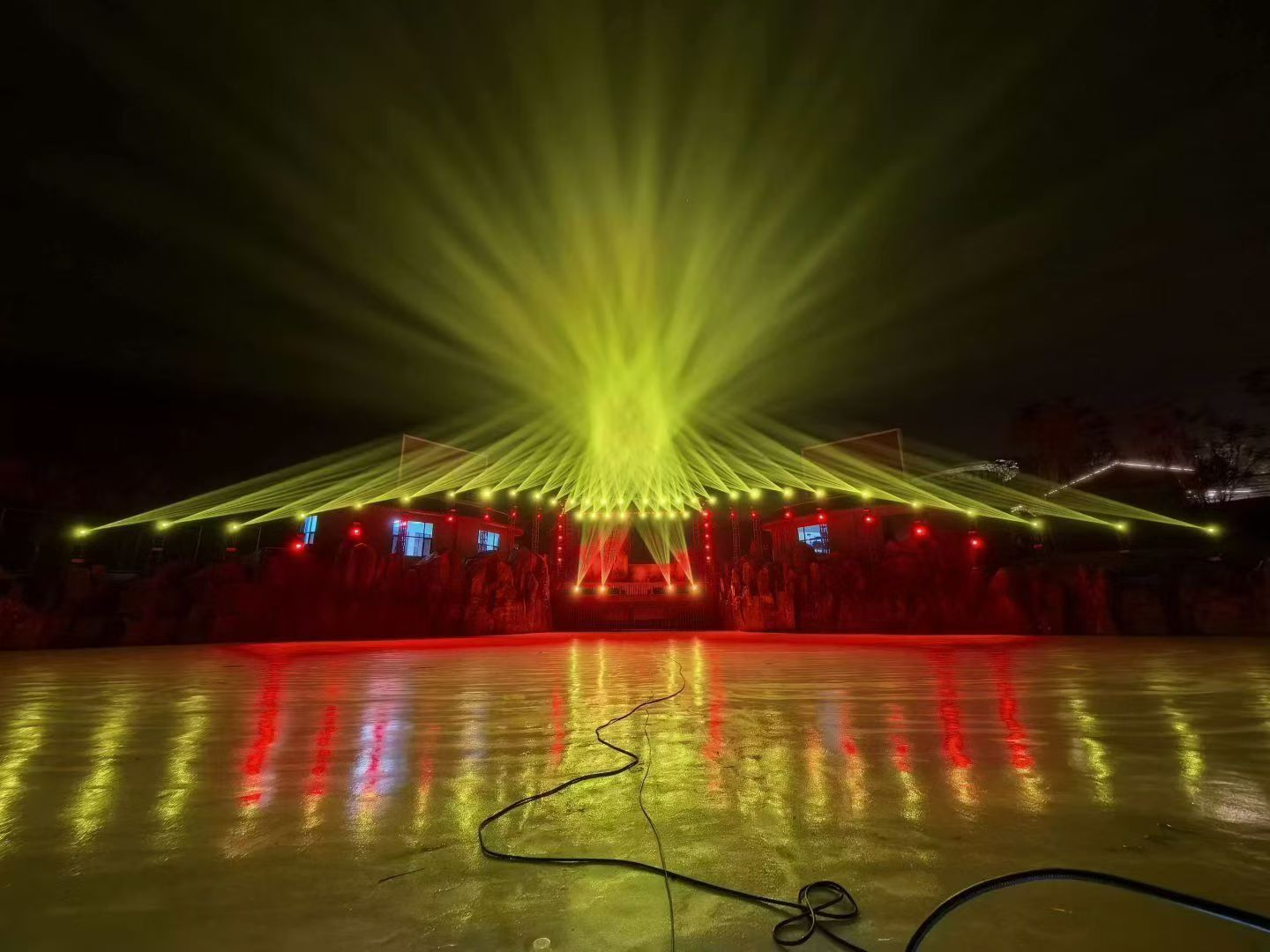 Water Park Stage Lighting – Outdoor Aquatic Venue Case Study