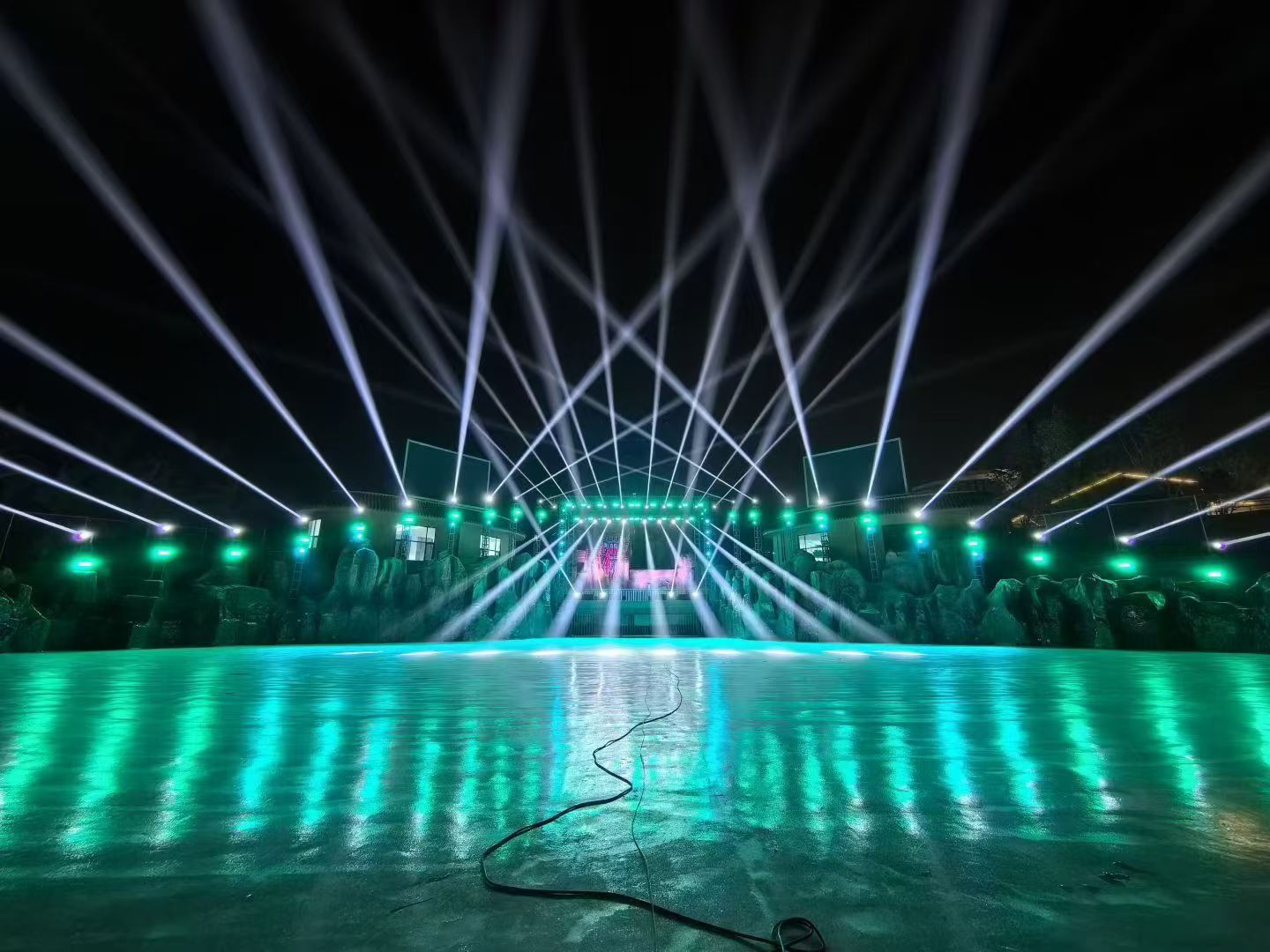Water Park Stage Lighting – Outdoor Aquatic Venue Case Study