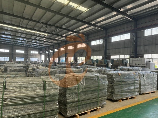 Filial chinesa oferece plano de negócios para avicultura e fabrica equipamentos para avicultura