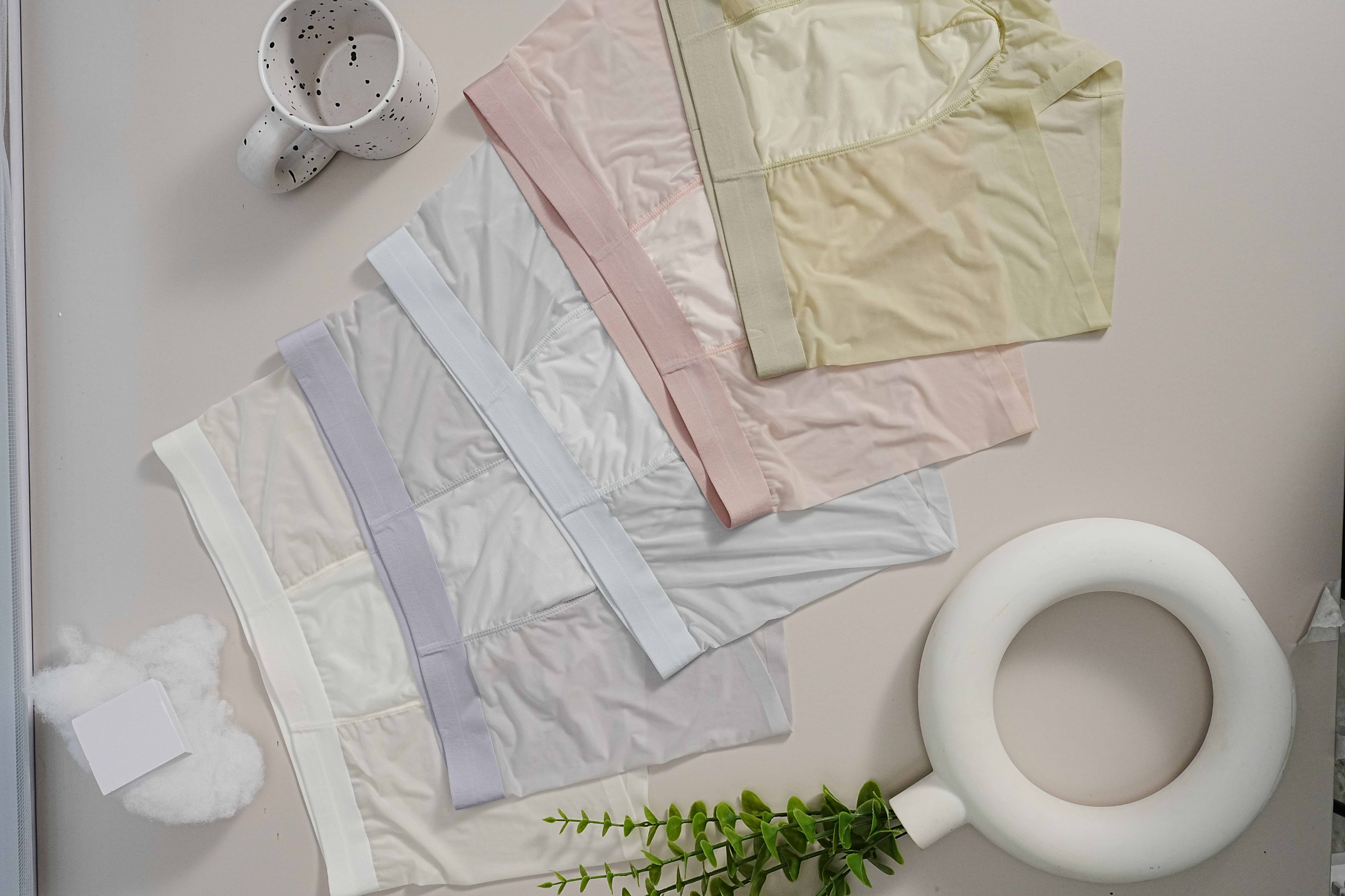 Men's Seamless Ice Silk Underwear With air Conditioning Mesh Breathable Four Corner Pants That Absorb Sweat and Dry Quickly