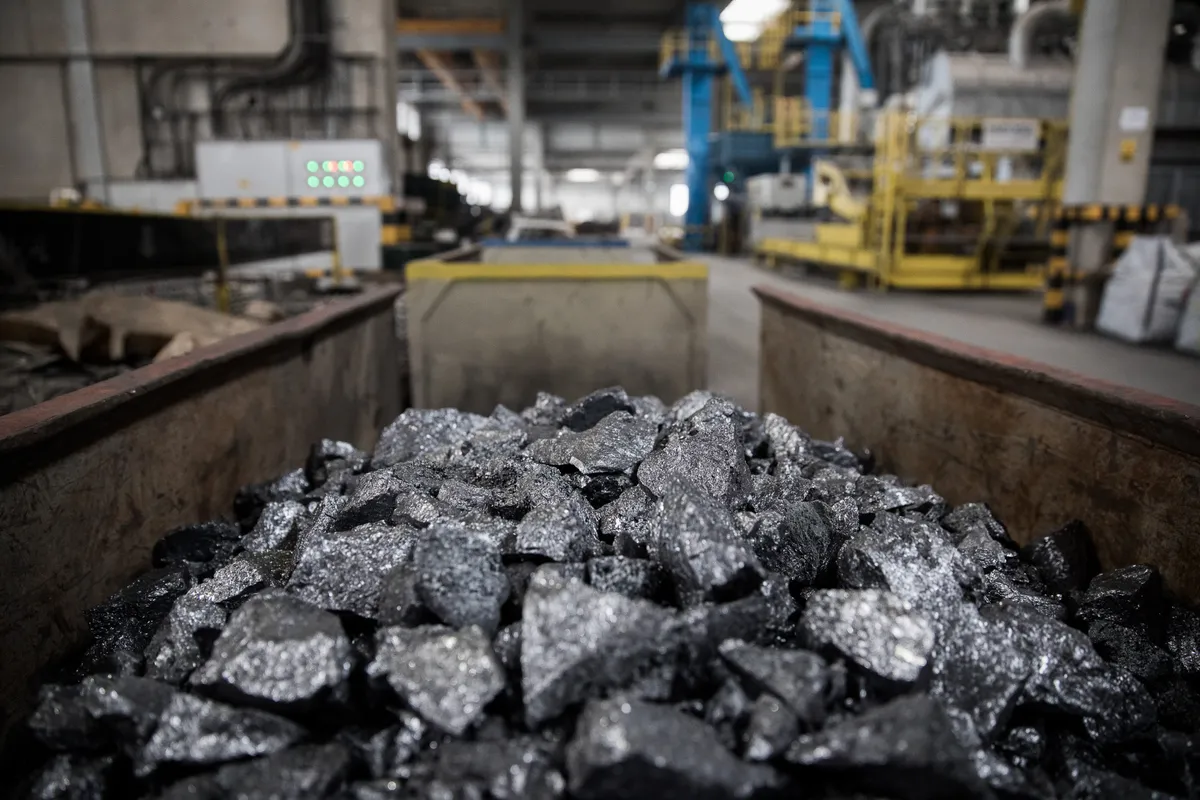 Global Iron Ore Prices Surge to 10-Month High Amid Supply Disruptions and Strong Chinese Demand