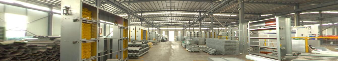 Dans l'usine - Solutions pour poulaillers