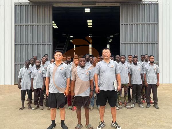 La succursale du Nigeria propose un plan d'affaires pour les fermes avicoles, fabrique des équipements pour fermes avicoles