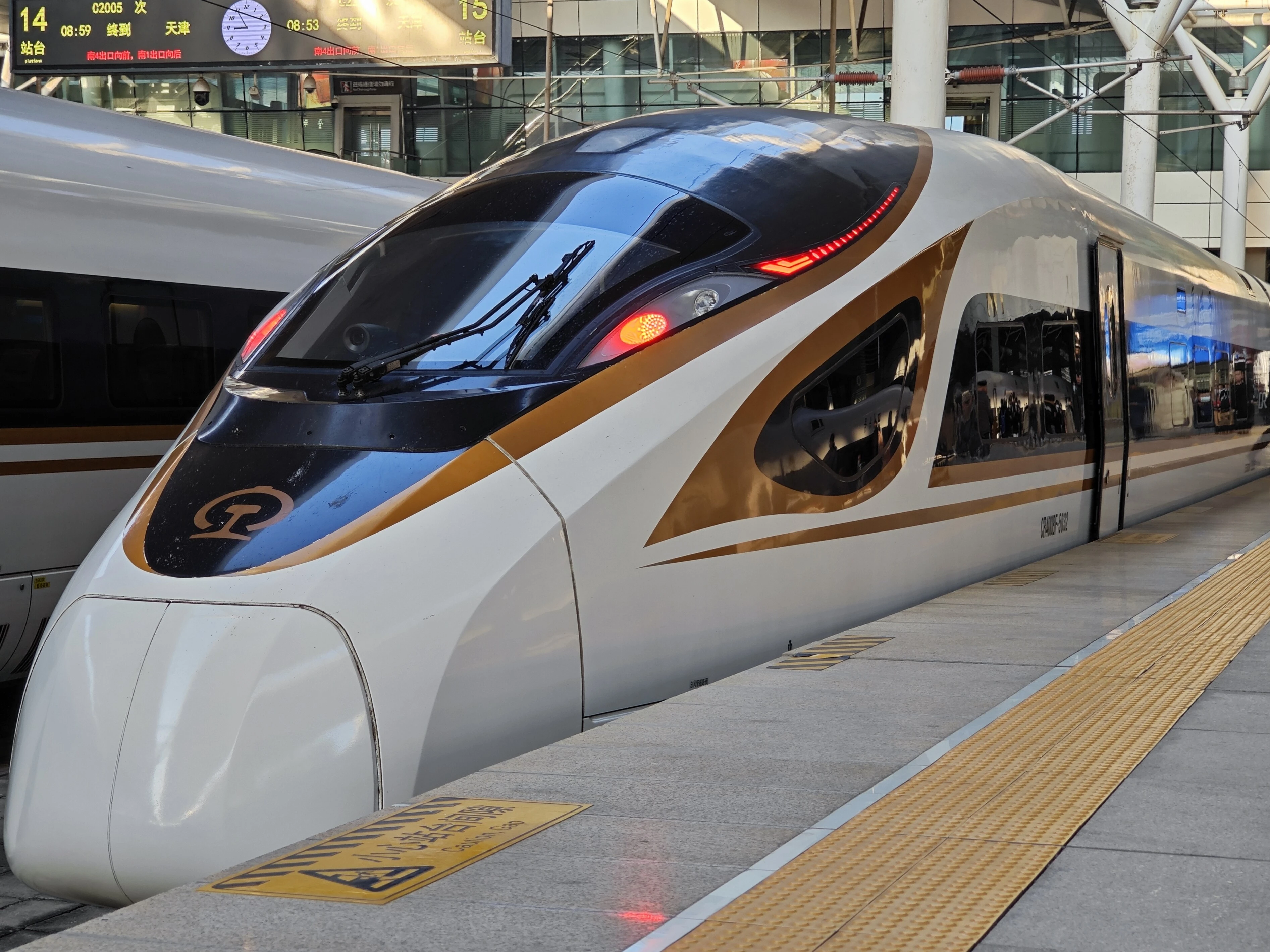 The China-Europe Railway Express (Zhengzhou) Launches a Dedicated Train for Cultural Tourism Equipment, Cutting Customs Clearance Time to 48 Hours