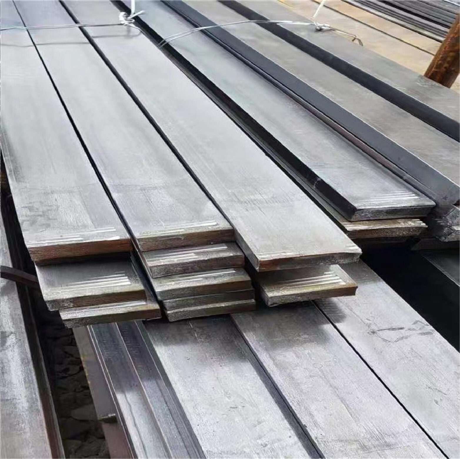 The flat steel has remarkable characteristics and is widely used in multiple fields.