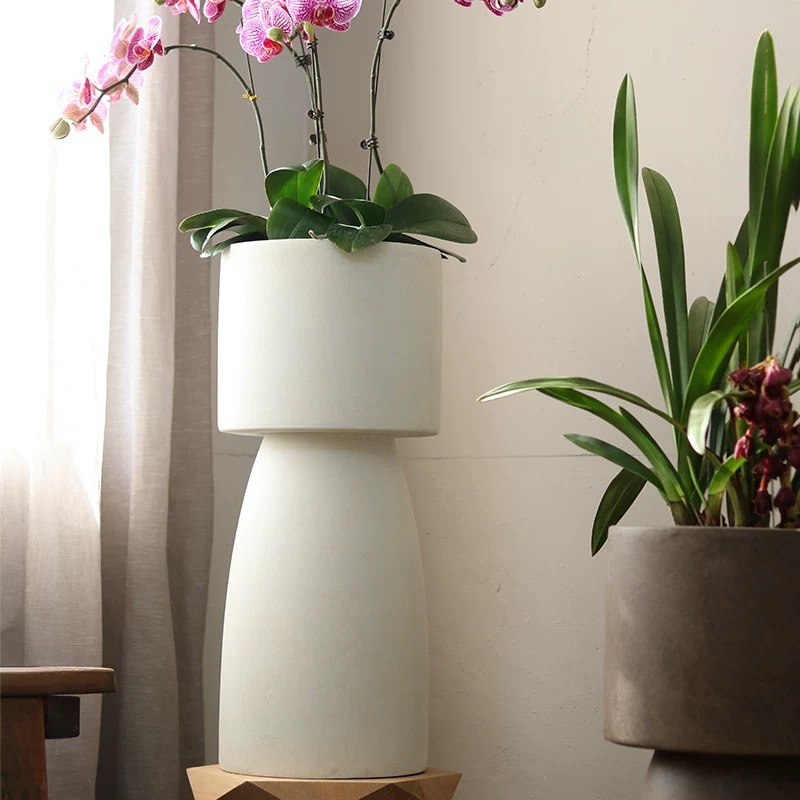 High-legged magnesium clay flower pot