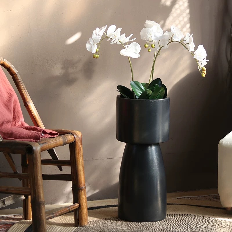 High-legged magnesium clay flower pot