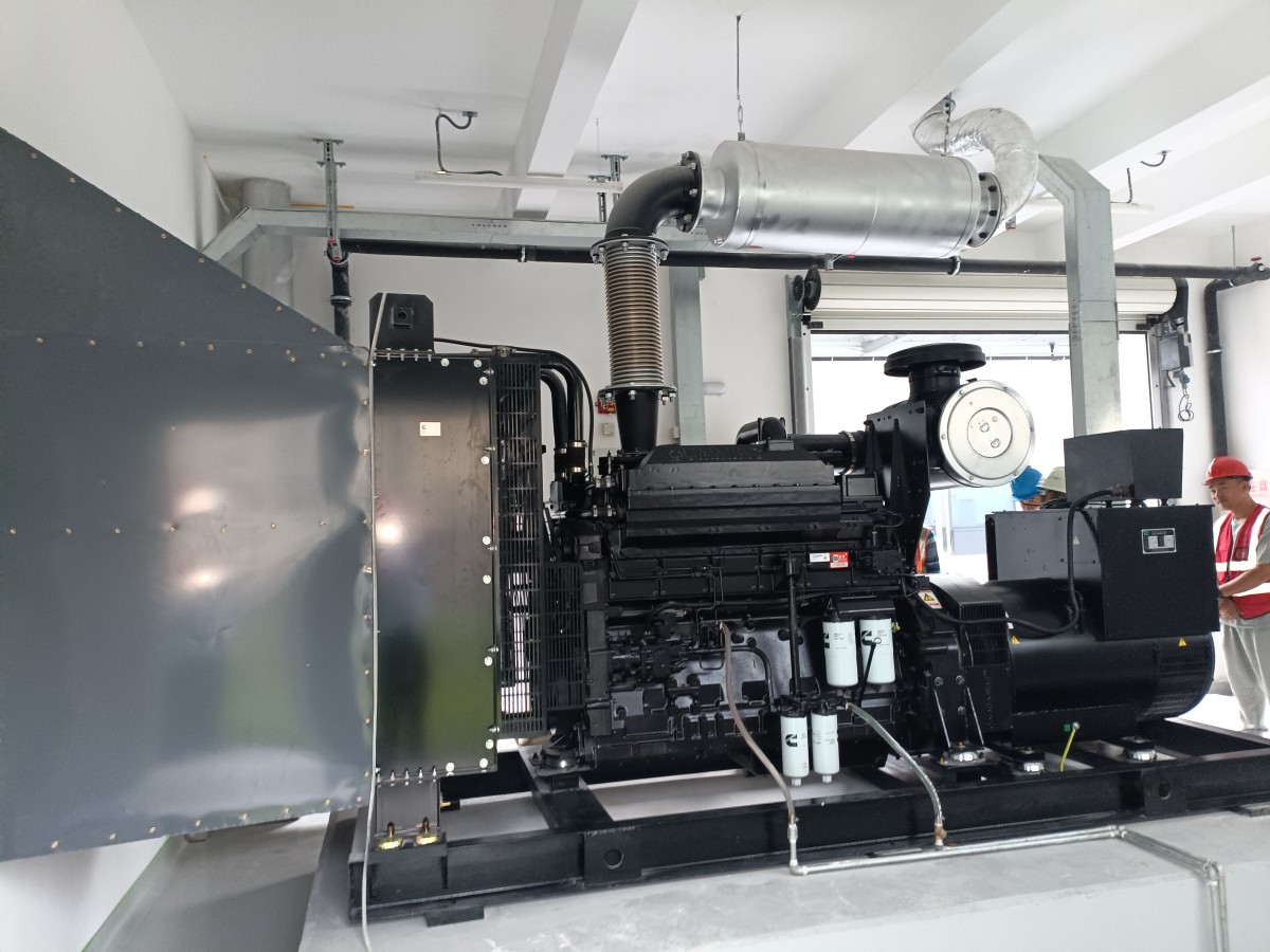 太仓400KW康明斯发电机组调试培训现场24.6 (12) 太仓400KW康明斯发电机组调试培训现场24.6 (12)