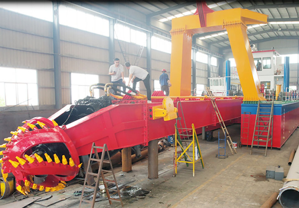 Testing for 4000m3/h hydraulic cutter suction dredger before shipment