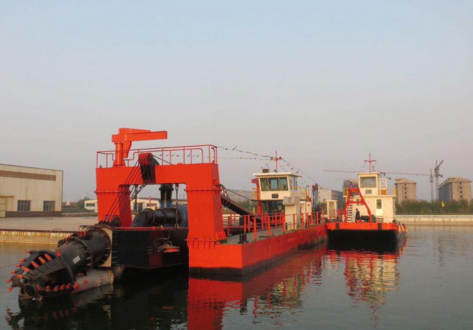 YSCSD650 26 inch solid capacity 1400 cbm/h hydraulic cutter suction dredger has been in working