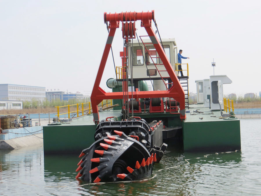  900 Cubic Meters Solid Capacity 20 Inch Cutter Suction Dredger With 30 Kw Generator And 600 M Discharge Distance