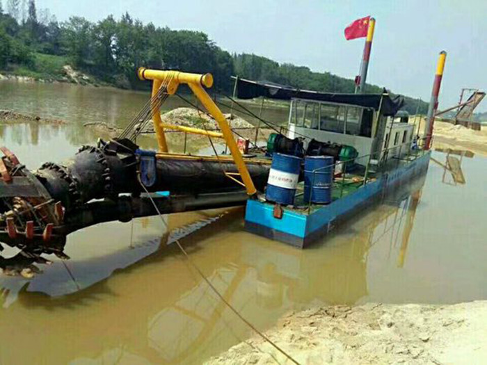 High Capacity 20-inch Cutter Suction Dredger With 900 Cubic Meters Per Hour Discharge Distance And 500mm Diameter Pipe