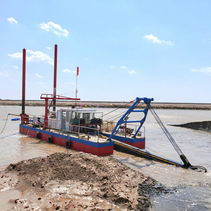 20 Inch Sand Dredging Equipment Cutter Suction Dredger With High Efficiency