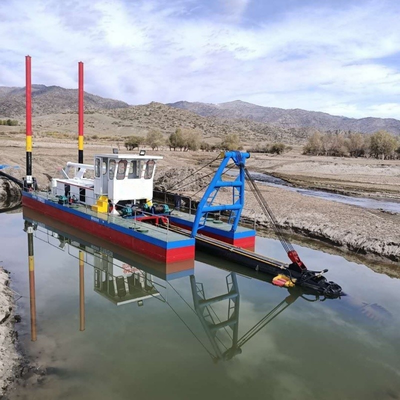 6 m Cutter Suction Dredger For Dredging Beaches And Rivers