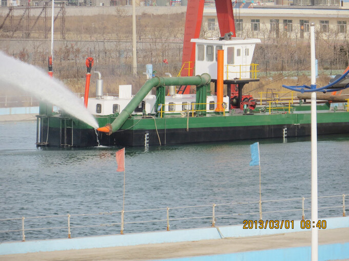 Diesel Engine Sand 350mm Cutter Suction Dredger For River Mud 1