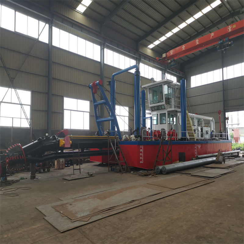 Square Round Shape Ladder Cutter Suction Dredge With 1-15m Dredge Depth