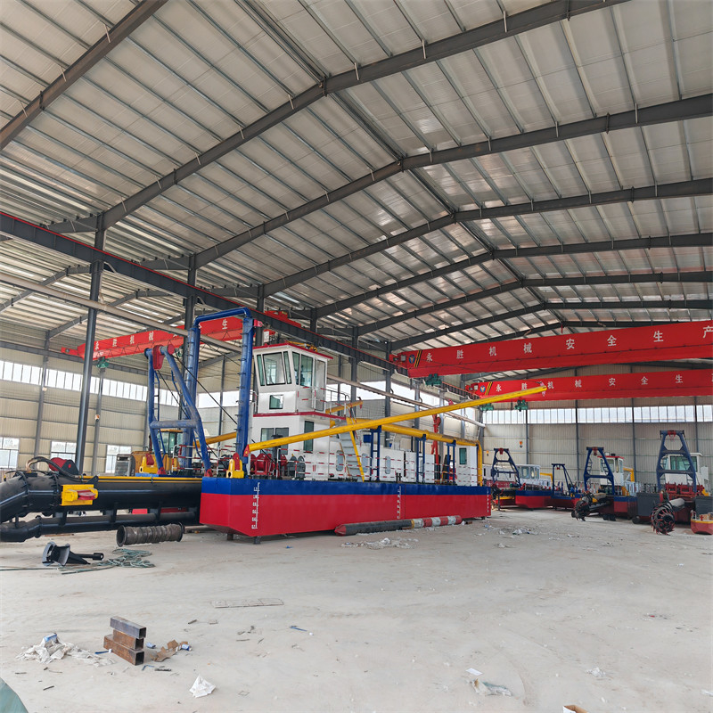 6 m Cutter Suction Dredger For Dredging Beaches And Rivers