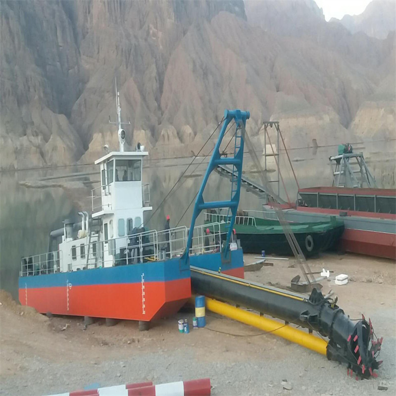 150-260 M3/h Water Flow Cutter Suction Dredger Boat For Dredging Needs