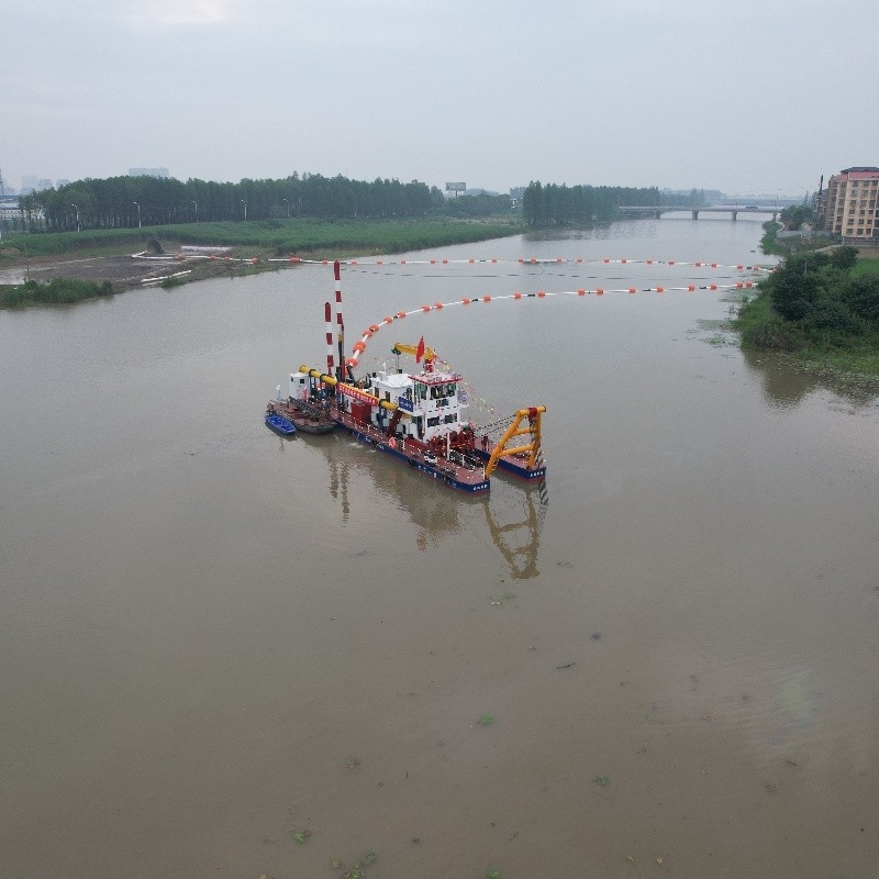 Cutting Edge Cutter Suction Dredger With Submersible Slurry Pump 201 Kw Main Engine And 213 Kw Total Power