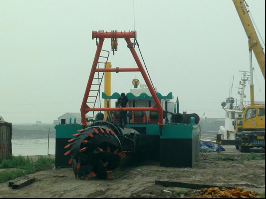 50 Cubic Meter/hour To 1800 Cubic Meter/hour Cutter Suction Sand Dredging Machine Marine Cummins Engines For Dredging