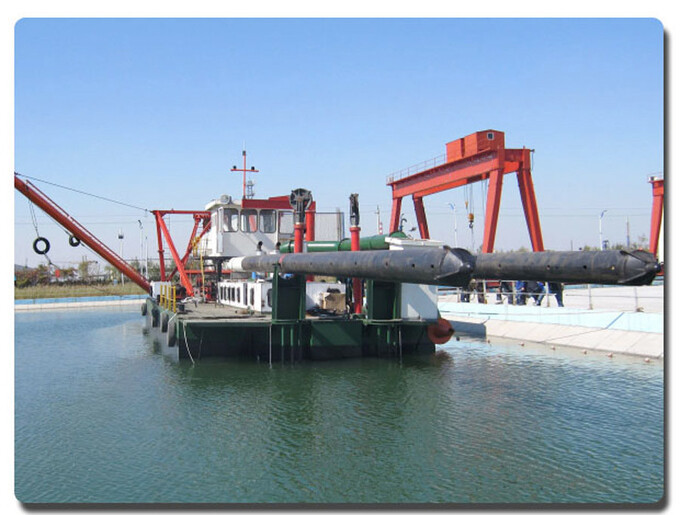 Sri Lanka 18 inch 3800m3/h hydraulic cutter suction dredger for seaside dock dredging 3