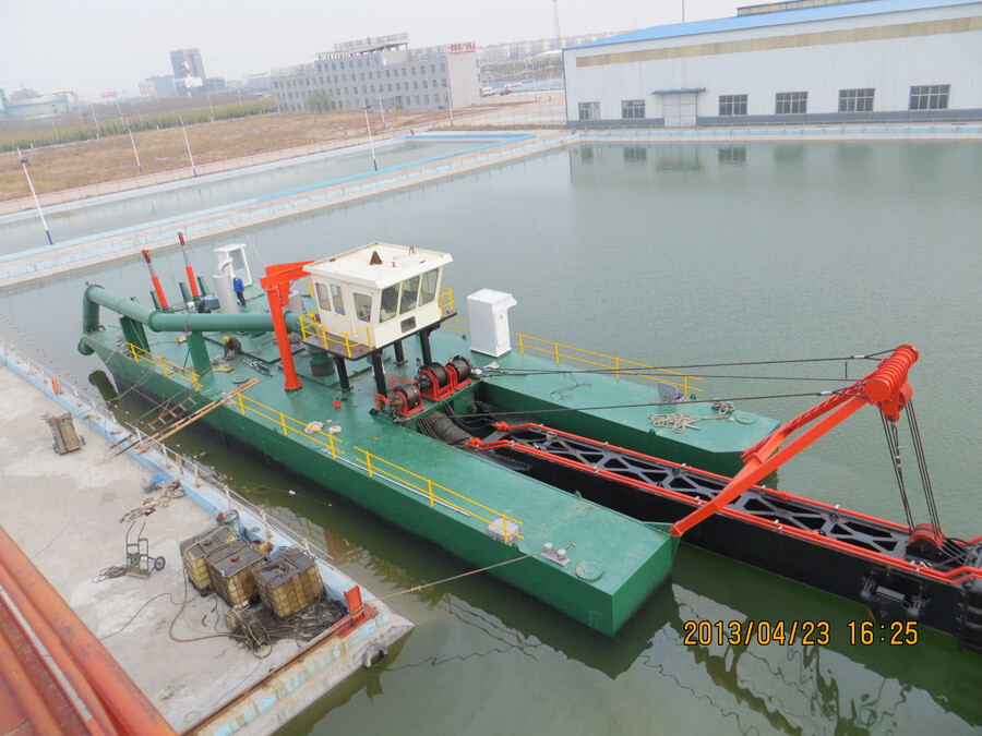 Indonesia 20 inch 600m3/hr hydraulic cutter suction dredger for tin ore sand extraction at the seaside