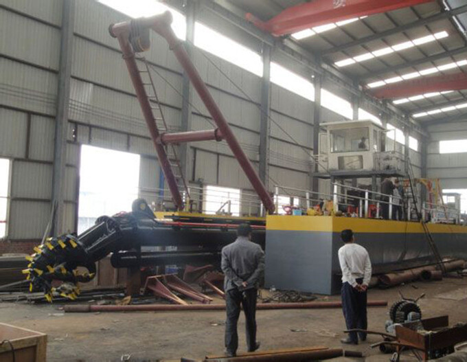 14Inch Model 300m3/h Cutter Suction Dredger for Dredging Equipment/River Sand Mining 0