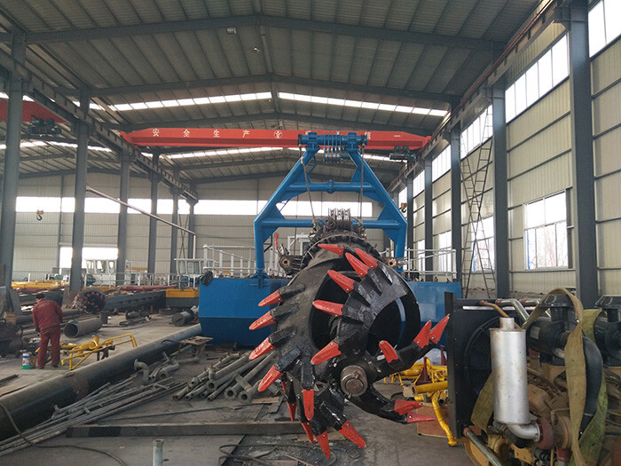 20inch Discharge Diameter Cutter Suction Dredger with Max 14m Dredging Depth