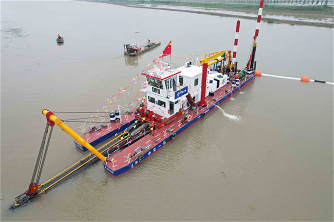 20inch Discharge Diameter Cutter Suction Dredger with Max 14m Dredging Depth 4