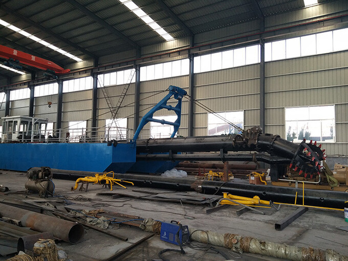 YSCSD400 Model Sand Dredging Boat To Clean Up Silt In Rivers Suction Dredger Ship 24kw 1
