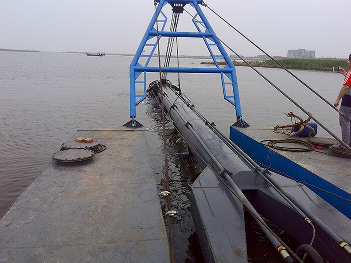 Diesel 150cbm/H Blue Color Cutter Head Dredge / 16kw River Dredging Machine
