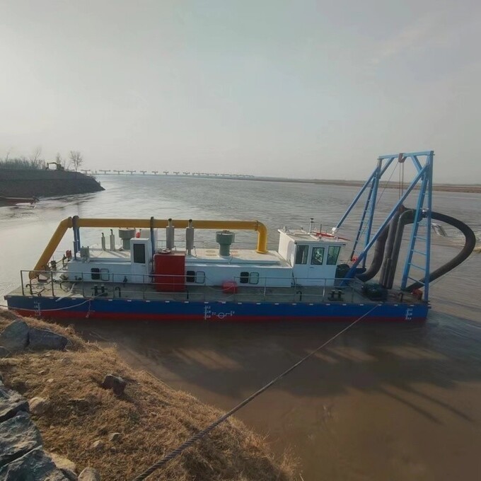1000 Cbm Per Hour Output Sand Suction Dredger With Water Pump For River Sand Mining 0