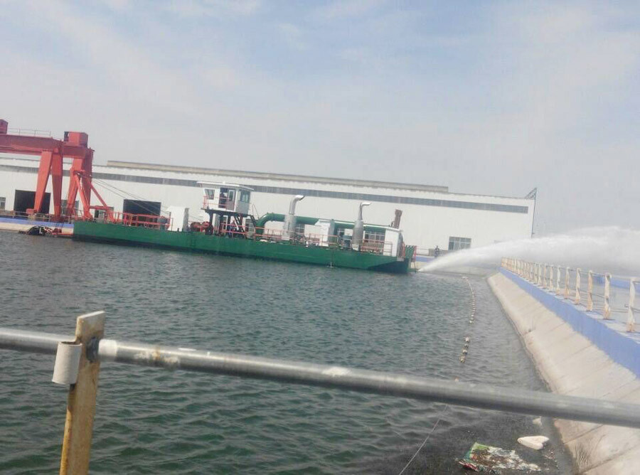 700mm Efficient Sand Dredger Machinery / Sand Dredger With Anchor Booms And Spud Carriage