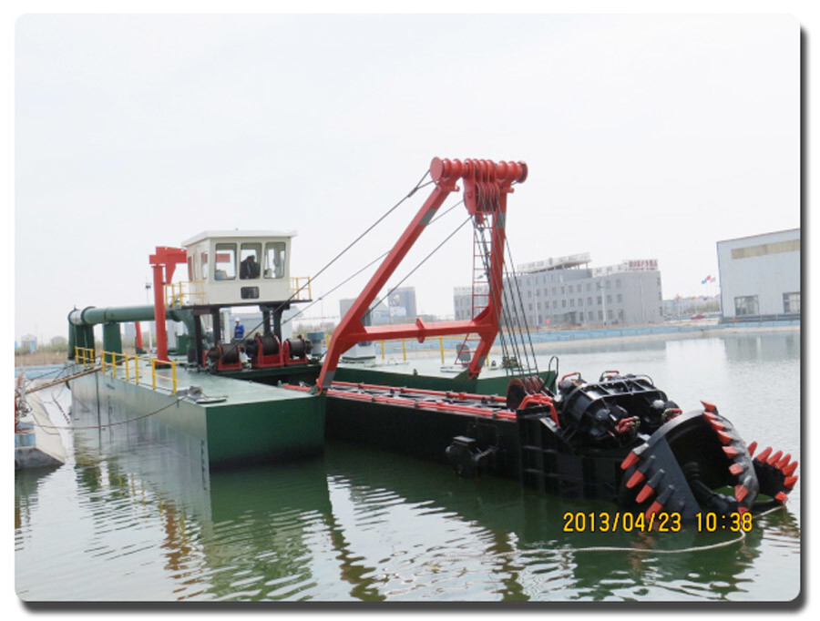 Engineer Overseas Service 26 inch YSCSD650 1400 cbm/h Hydraulic Cutter Suction Sand Dredger with 2 km Discharge Distance
