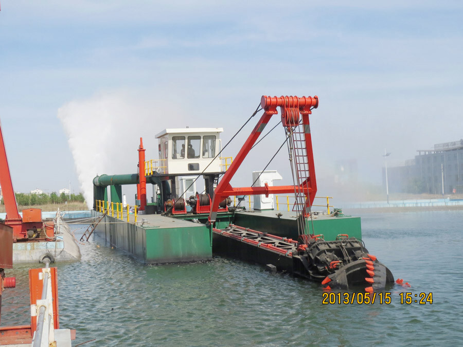 Engineer Overseas Service 26 inch YSCSD650 1400 cbm/h Hydraulic Cutter Suction Sand Dredger with 2 km Discharge Distance