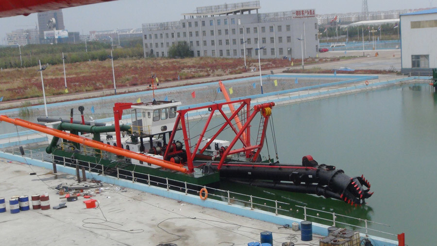 Heavy duty Sand Dredger with 864kW Diesel Engine Max 1400 cbm/h Capacity Customizable Design