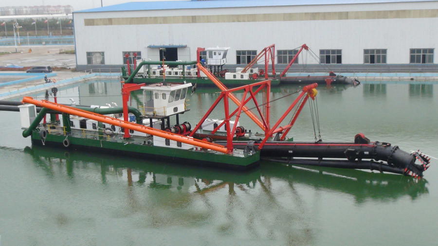 Heavy duty Sand Dredger with 864kW Diesel Engine Max 1400 cbm/h Capacity Customizable Design